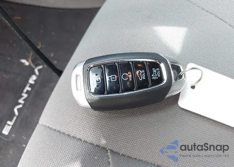 2023 Hyundai Elantra Sel z USA, uszkodzony, nr VIN 5NPLS4AG8PH092885